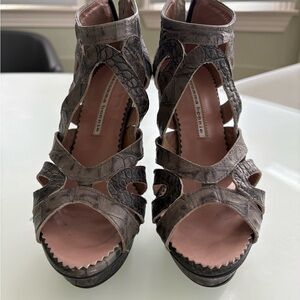 Shucomma Bonnie High Heel Sandals in Grey Croc Pattern